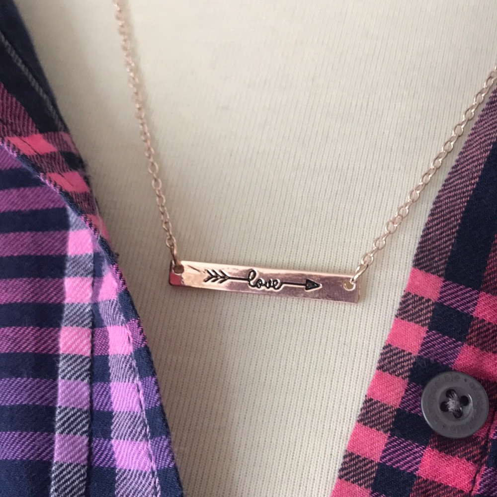 Dainty Rose gold colored love/arrow necklace - Picture 2 of 5